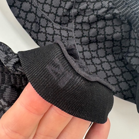 Lululemon ebb & flow leggings‎ 2 - Picture 3 of 3